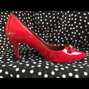 FLAWLESS COLE HAAN 9.5 B SIGNATURE PATENT LEATHER